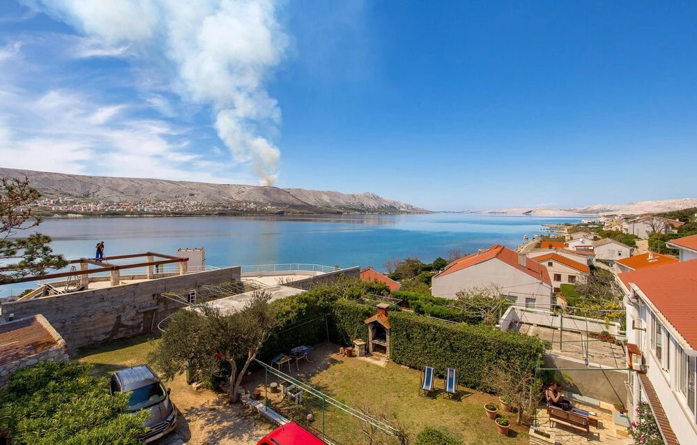 Awesome Apartment in Pag With Wifi and 2 Bedrooms