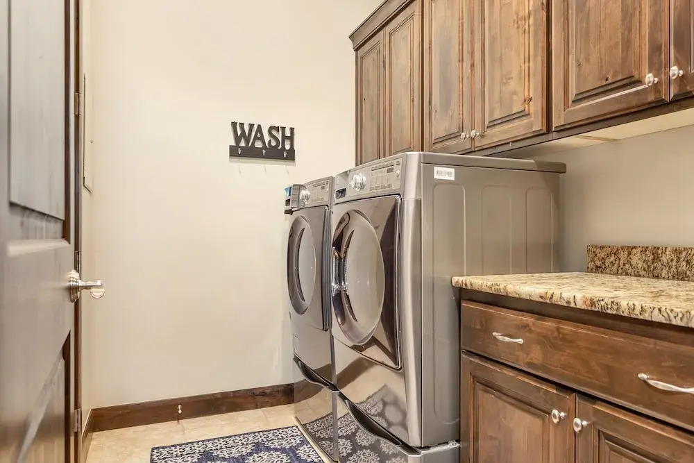 Lost Springs @ Coral Ridge Resort 3 Bedroom Townhouse by RedAwning
