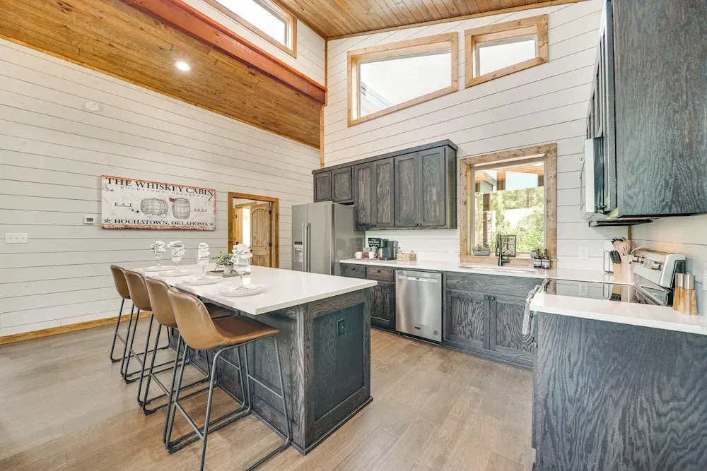 Luxe Broken Bow Home w/ Hot Tub & Fire Pit!