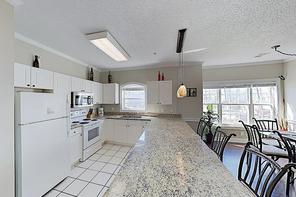 Sun-soaked Central Myrtle Beach W/ Pool 3 Bedroom Condo