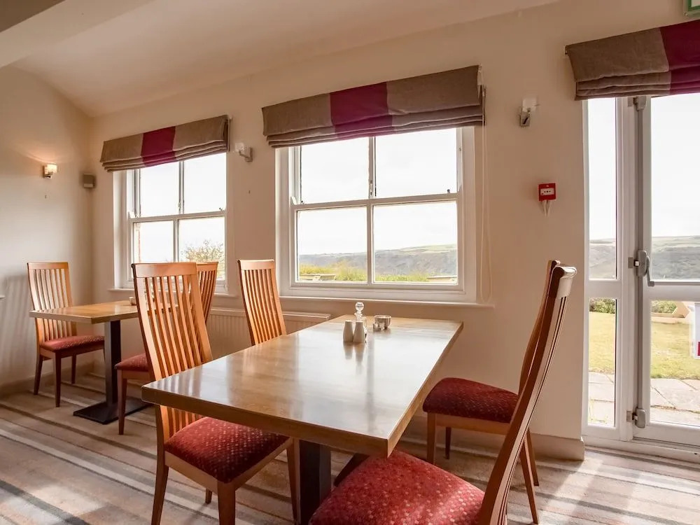 OYO Cliffemount Hotel