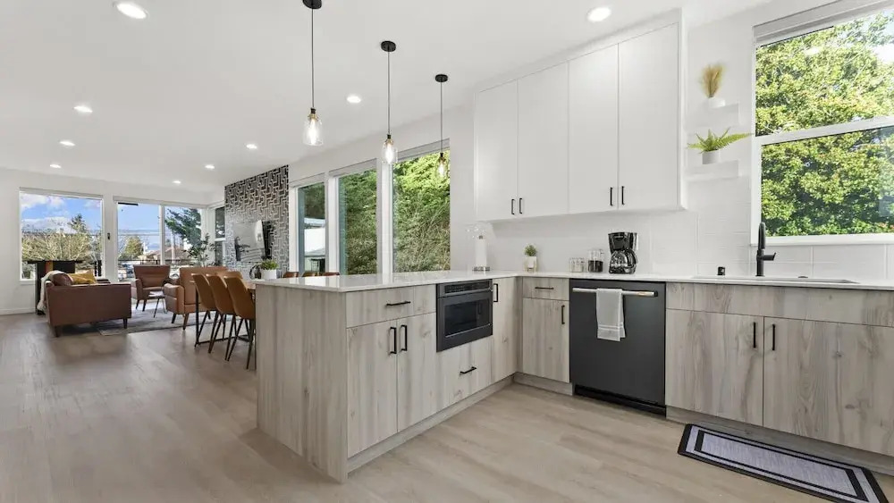 Ballard Hangout - Arcade, Covered Deck, Sleeps 10!