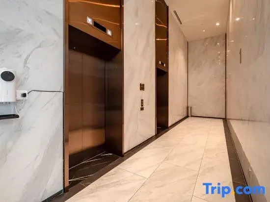 The Emerald Metropole Luxury Apartment