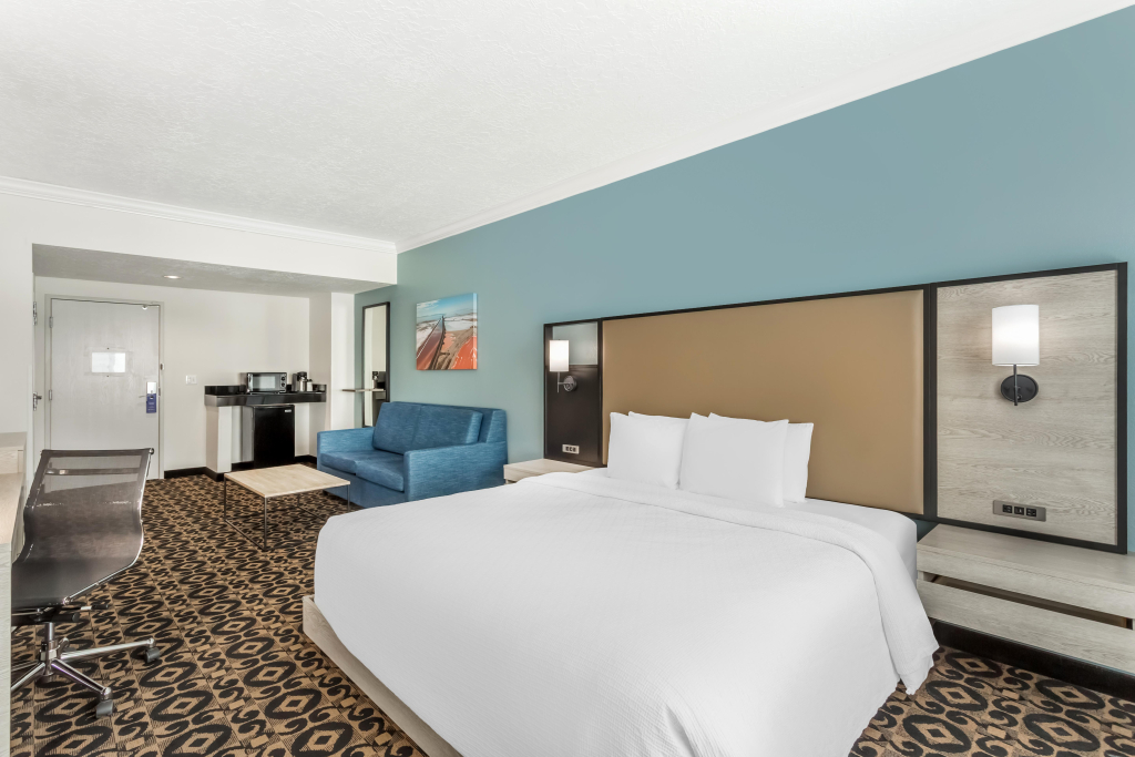 Best Western Plus Airport Inn & Suites