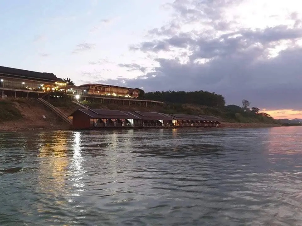 Riverside Chiangkhan