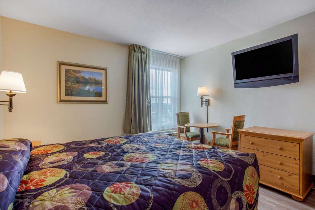 Rodeway Inn & Suites near Outlet Mall - Asheville