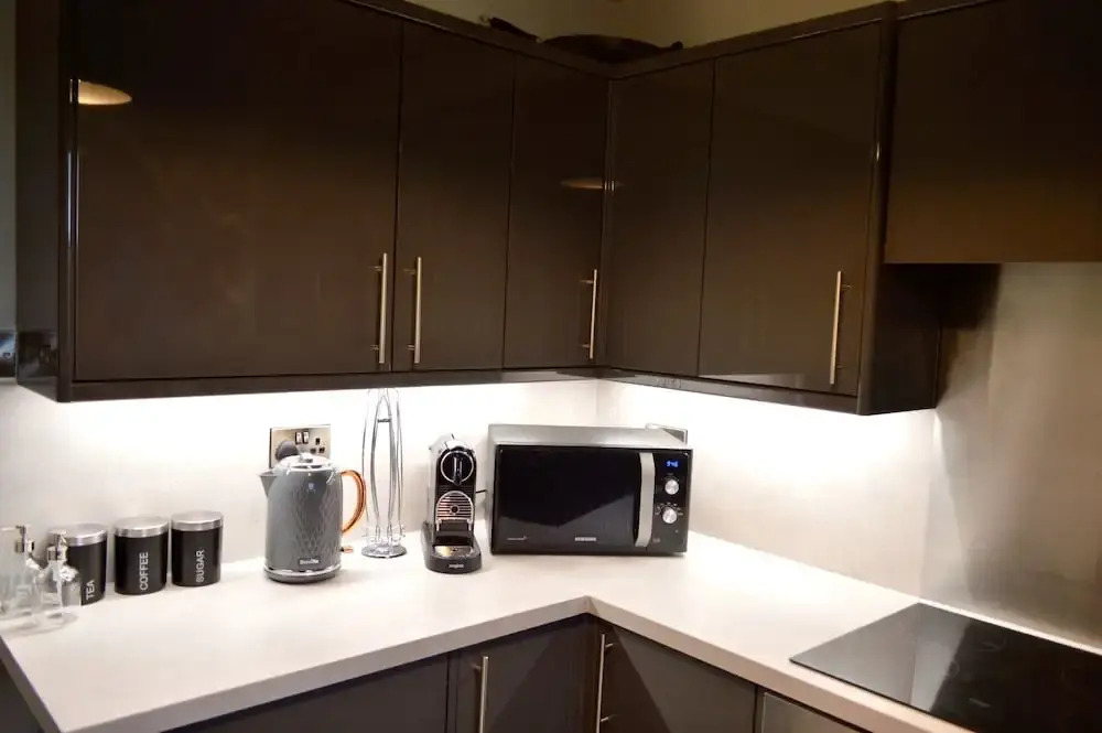 Spacious and Light 3 Bedroom Flat in Scenic Canonmills