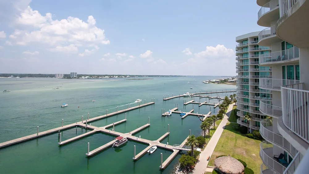 Beach Condo Overlooking the Bay - Unit Crb0806