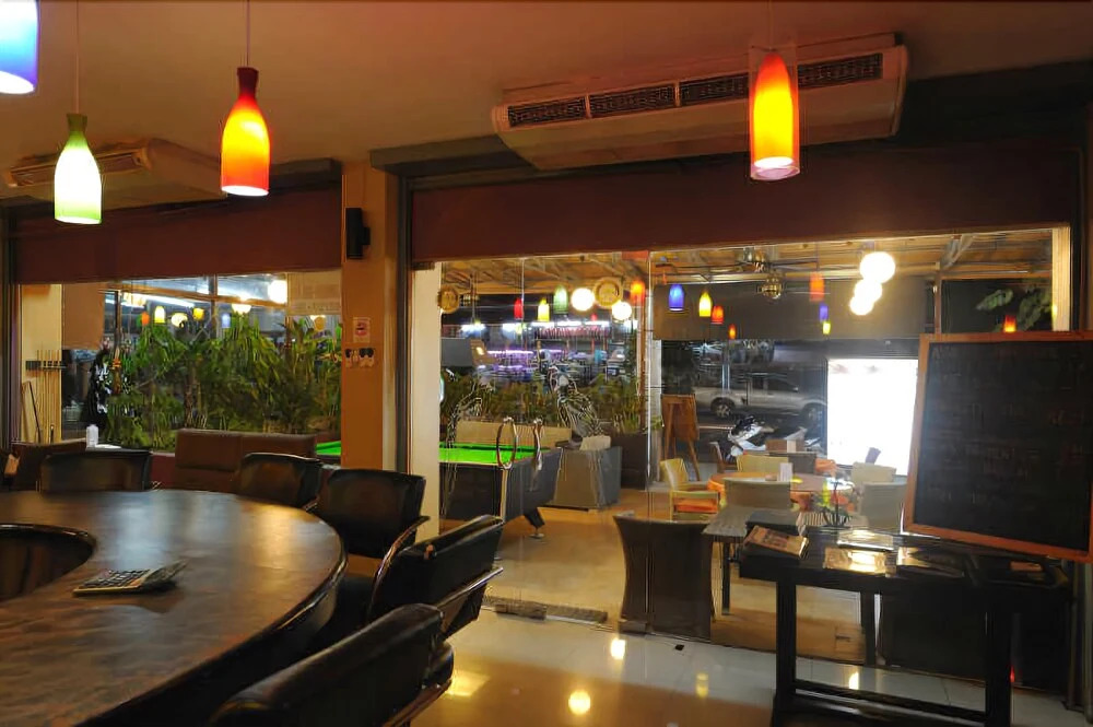 Le Parrots-Inn