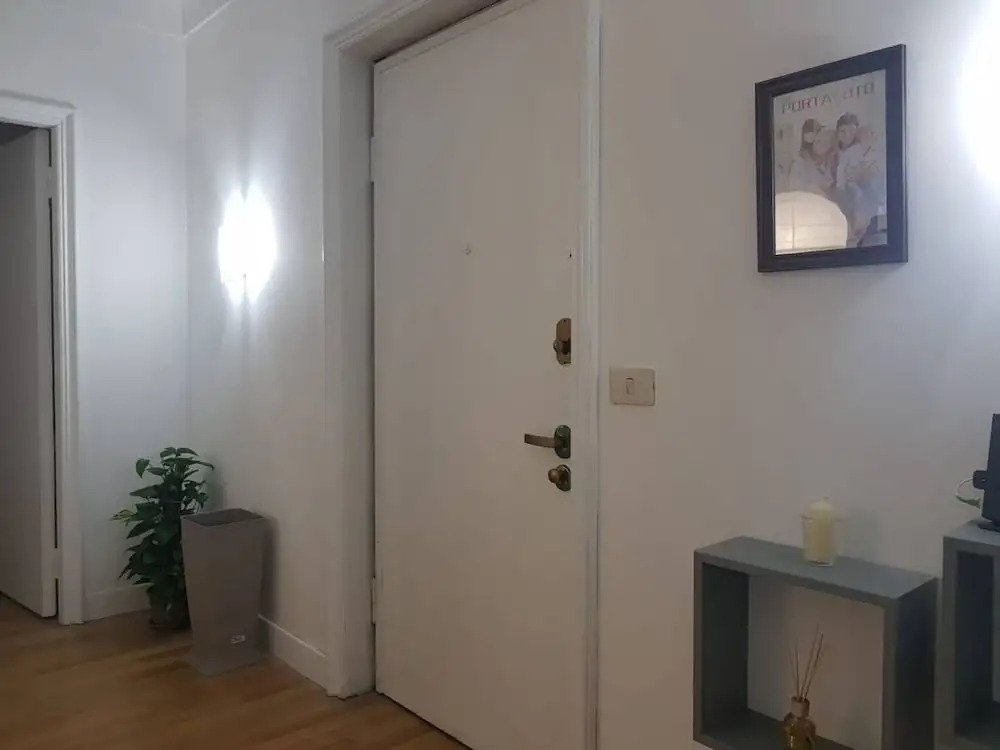 Exclusive 4 Bedrooms Apartment in Milan Center