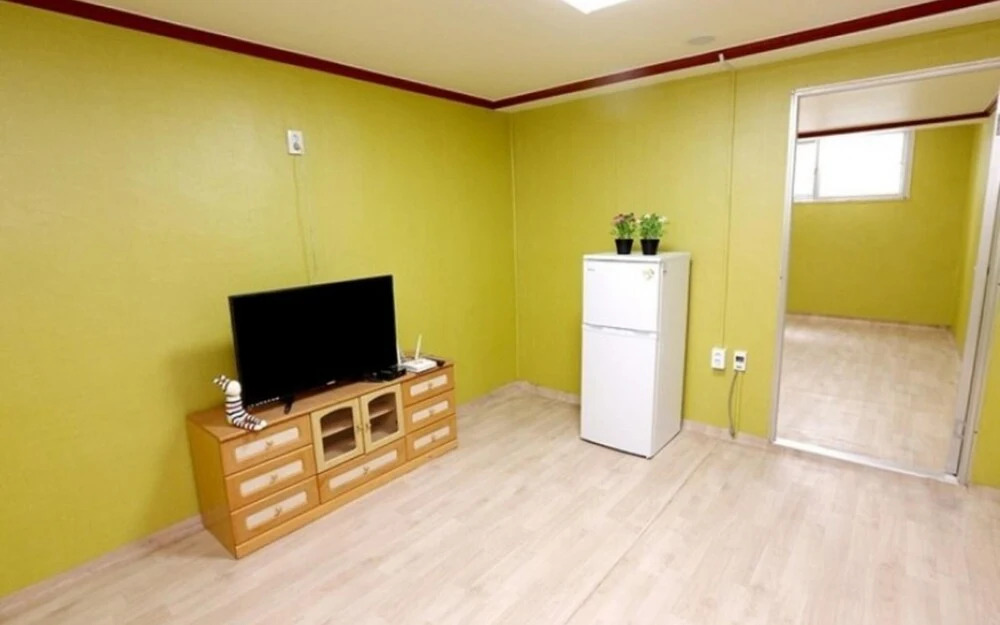 Hwaseong (Jebudo) J House Pension