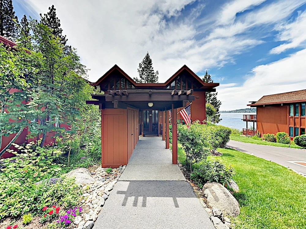 557 Lakeshore Blvd Townhouse Unit 120
