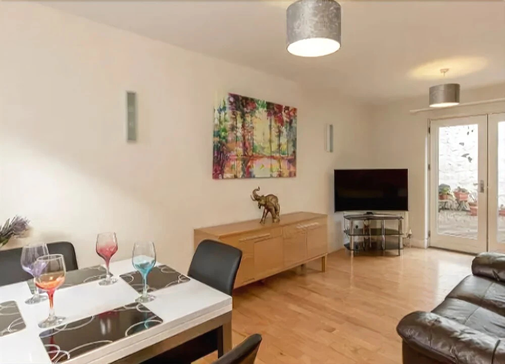 2 Bed Apartment Heart Of Edinburgh