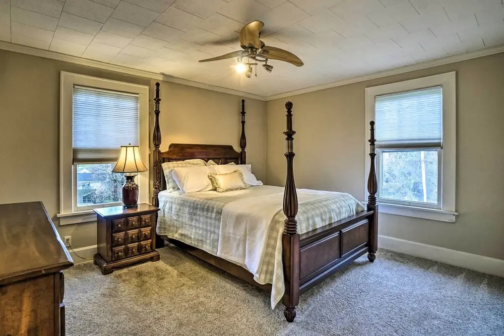 Charming & Family-Friendly Zanesville Home