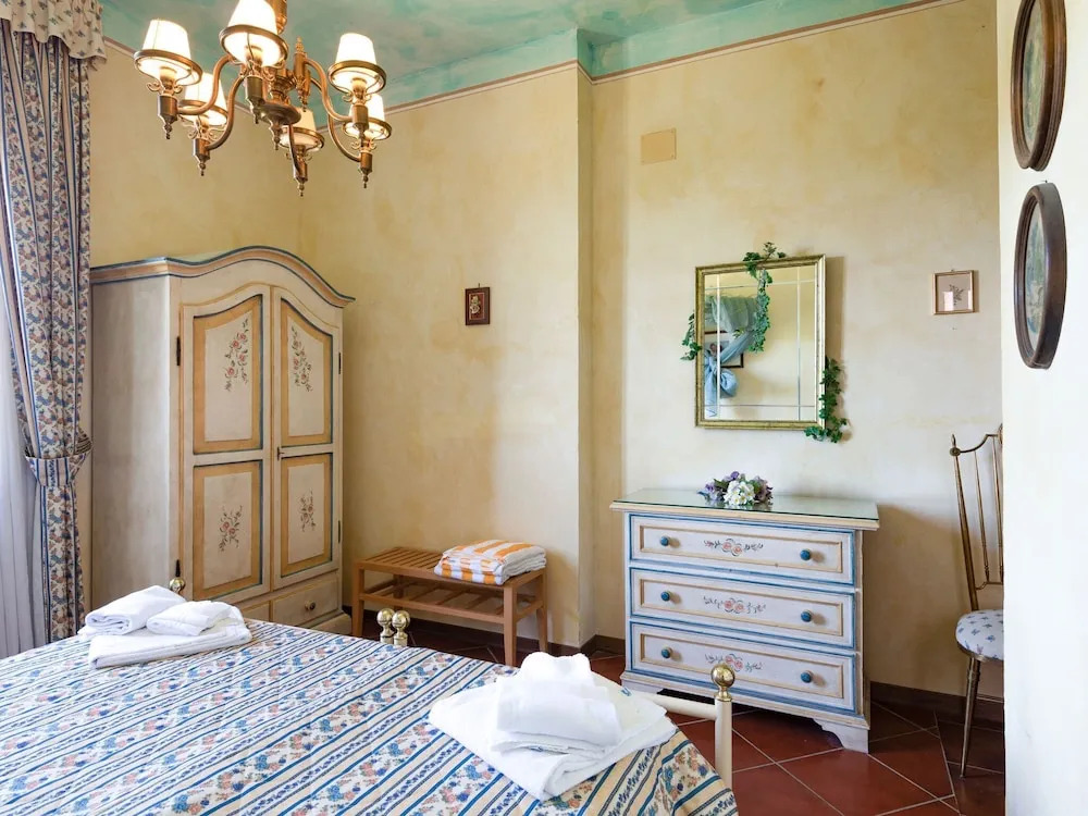 Majestic Farmhouse in San Vivaldo with Swimming Pool