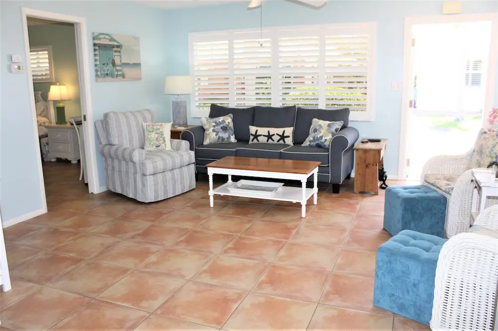 Aloha Kai - Unit 20- Beautifully Updated! 2 Bedrooms 2 Bathrooms Apts