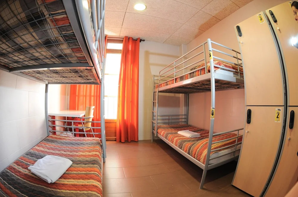 Be Zaragoza Hostel