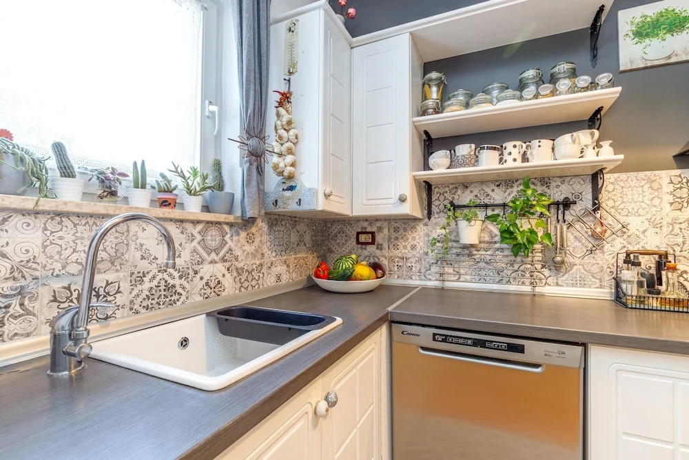 Cozy Home with Private Garden - Happy Rentals