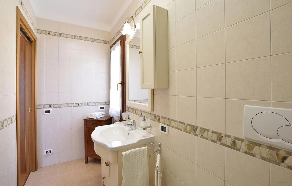 2 Bedroom Gorgeous Home In Montemerlo
