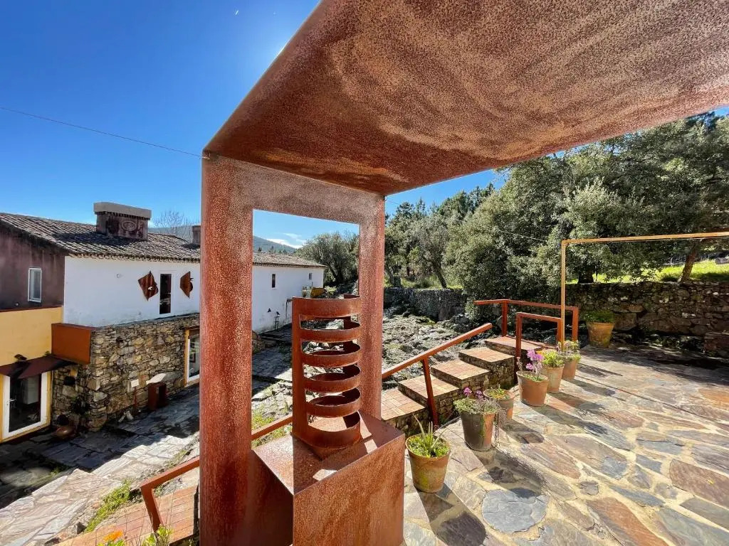 Quinta do Barrieiro - Art Selection by Maria Leal da Costa