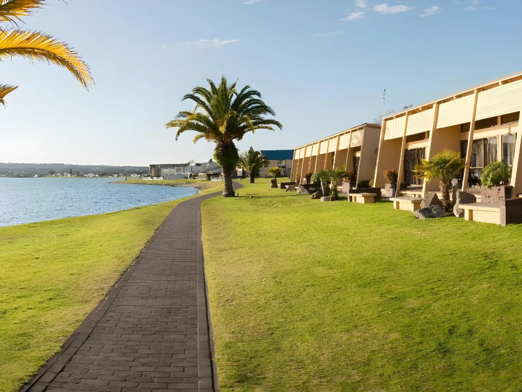 Oasis Beach Motel