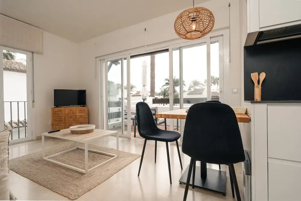 Cozy Garden Apartment by Sea