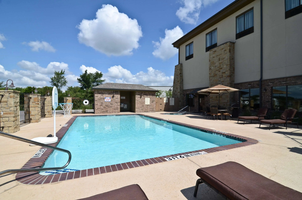 Best Western Plus Emory at Lake Fork Inn & Suites