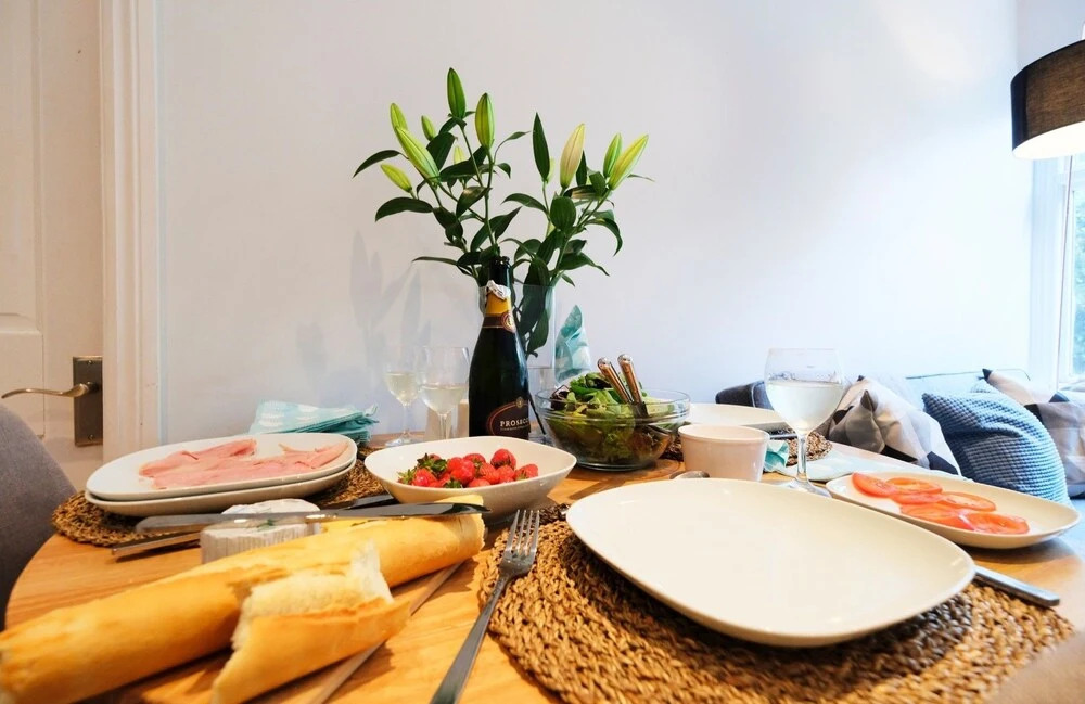 Modern 2 BR Flat in Bedford Park