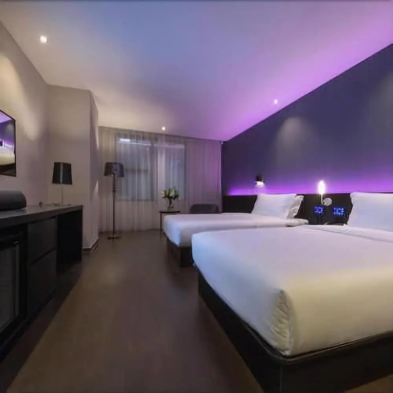 Orange Hotel Select