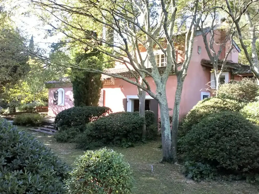 Characteristic Villa With Private Swimming Pool Close to the Center of Nimes