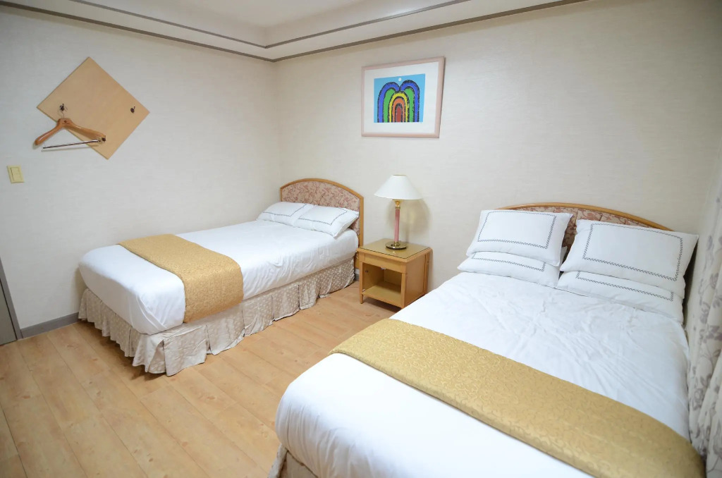 Four Season Youth Hostel