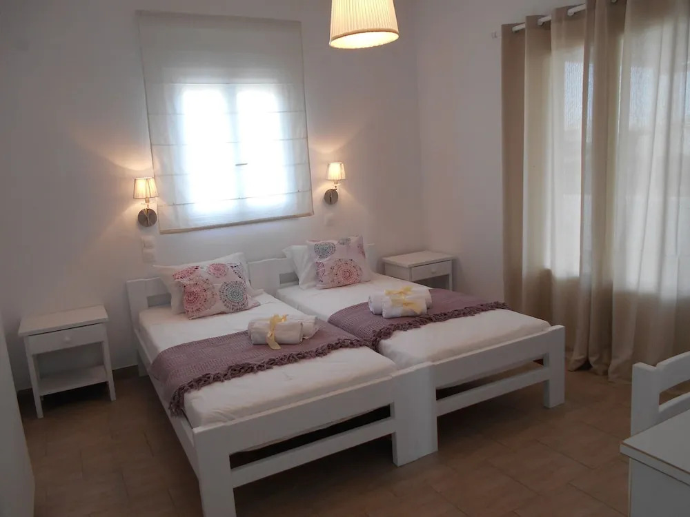 Dahlia Apartments And Studios