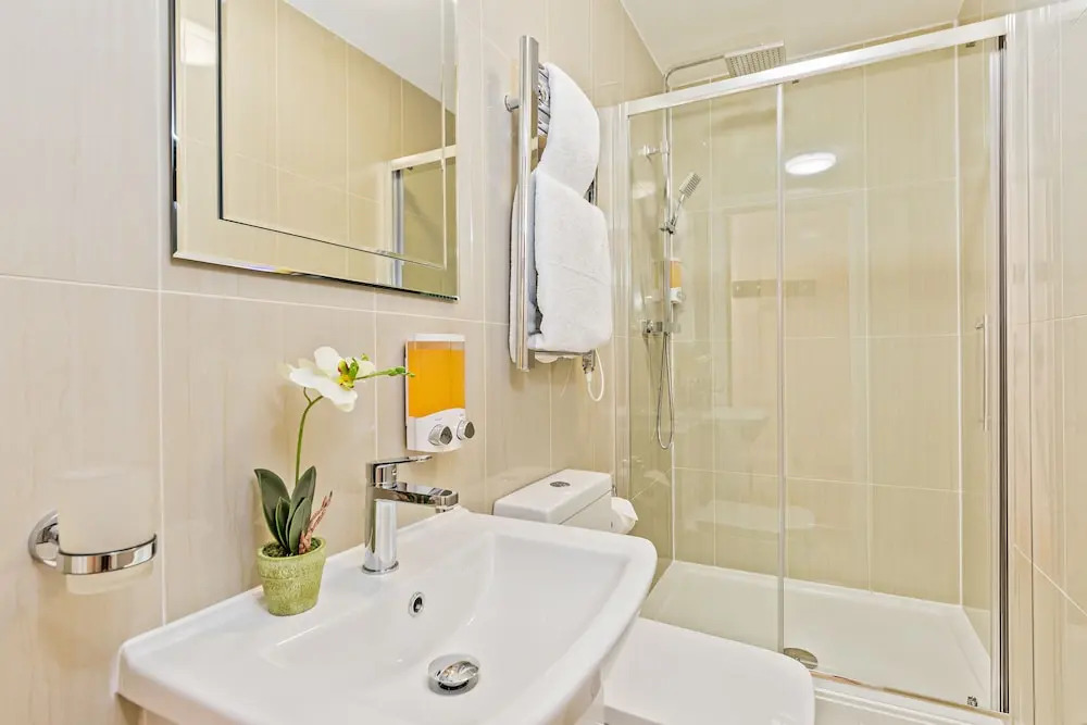 Metro Service Apartments Bedford