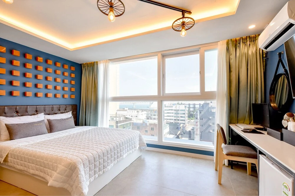 The SWEET Hotel