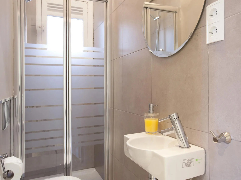 SOFIA 2 · Sofia's Gallery · Charming apartment in a real Barcelona surrounding