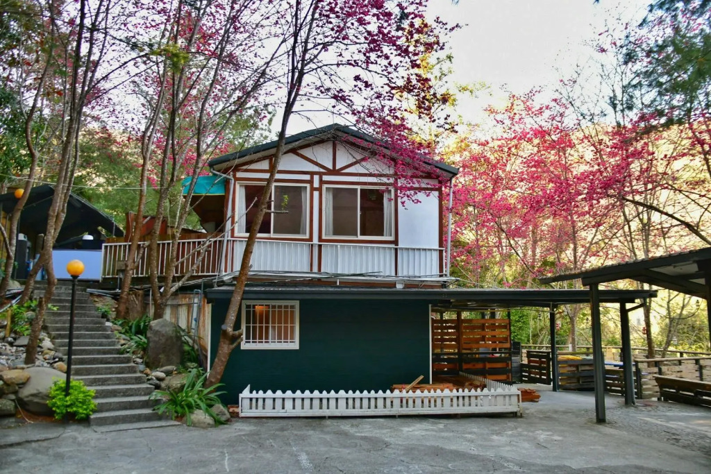 Mhuwe hotspring