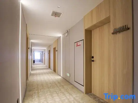 Home Inn UP Huayi Zhitui Hotel (Ankang Hongqiqiu Plaza Store