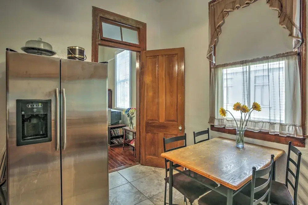 Walk to River, Tram & Zoo: Classic Nola Home!