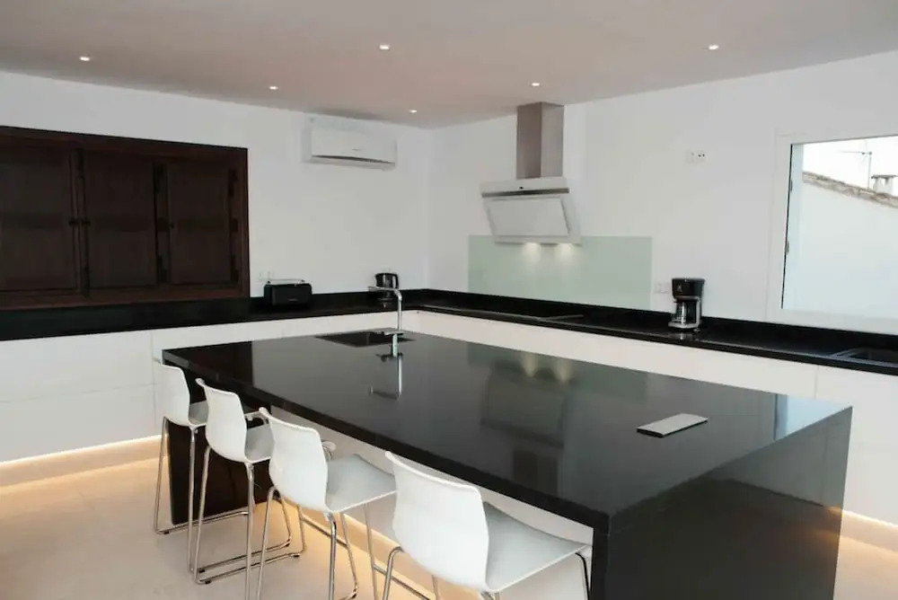 Luxury villa with heated pool for 12 to 14 people