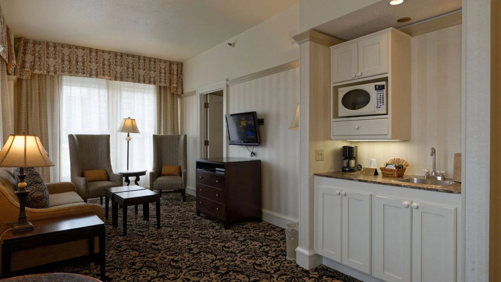 Gaslamp Plaza Suites