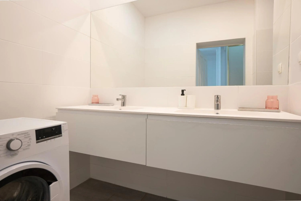 2 room apt with a balcony - 2 min to Michelbeuern AKH
