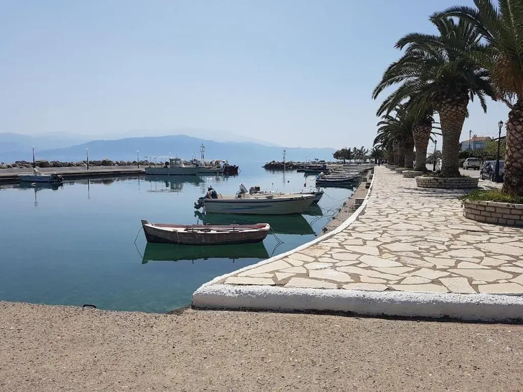 Nafpaktos PebBle Apartments in Marathias