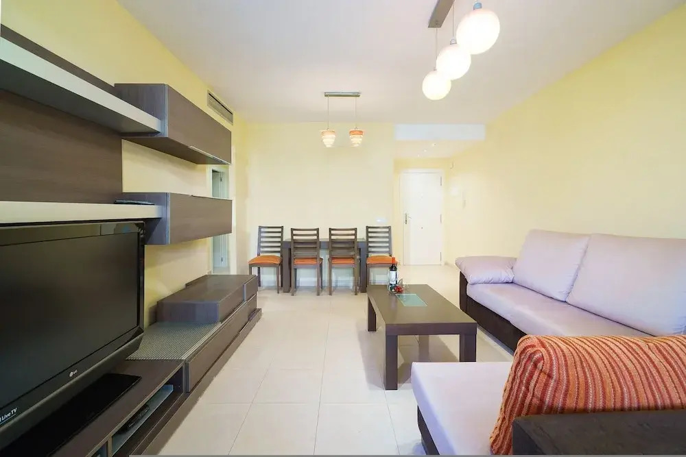 Fais in D nia With 2 Bedrooms and 2 Bathrooms