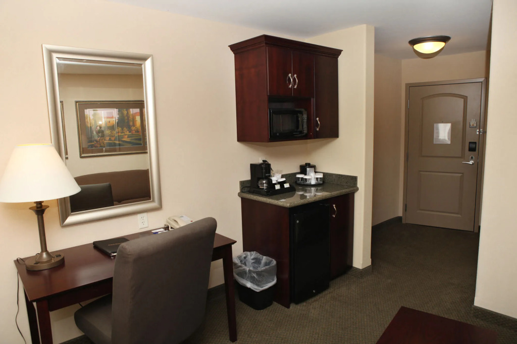 Holiday Inn Express and Suites Springfield Medical District by IHG