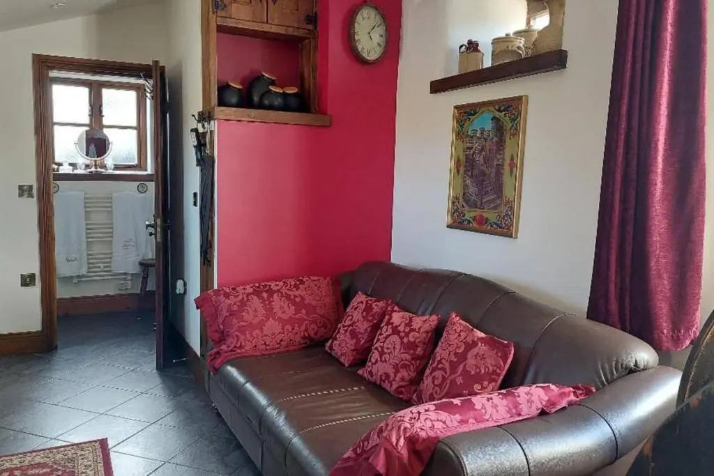 1 Bed Cottage - Sleeps 3 - Garden - Parking - Wifi