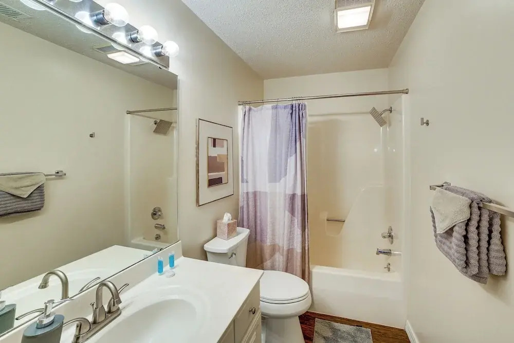 Golf, Pools & Near The Strip! Pointe Royale Condo