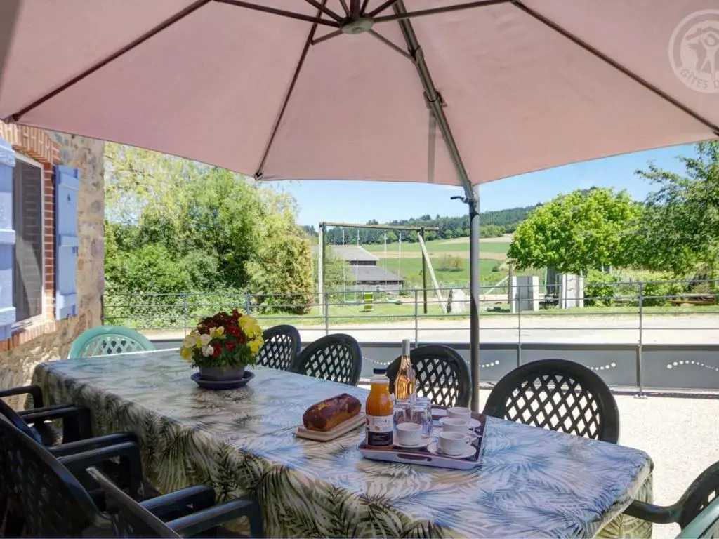 Gîte spacieux au cœur de la nature avec cheminée et activités extérieures - FR-1-496-36