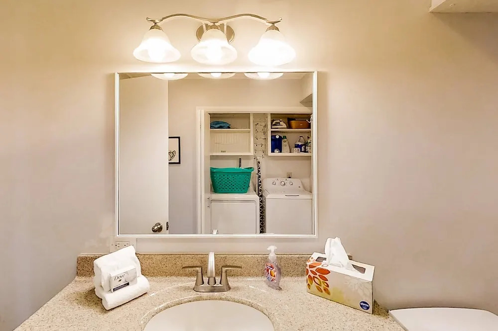 Two-story Condo With Pool, Tennis & Patio - 2 Short Blocks to the Beach