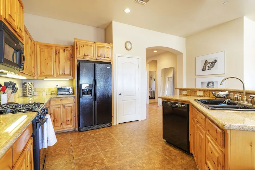 Horizon House Hot Tub, Fire Pit & Bbq Adobe In Jt 4 Bedroom Home by RedAwning