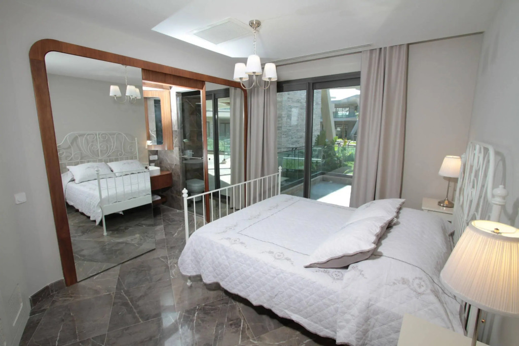RetrON Residence
